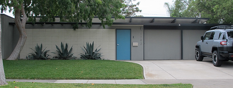 EIchler blue door 2 750
